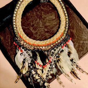 Express chunky feathered Necklace